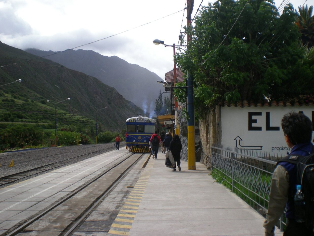 An Inca Rail train waiting at Ollantaytambo station