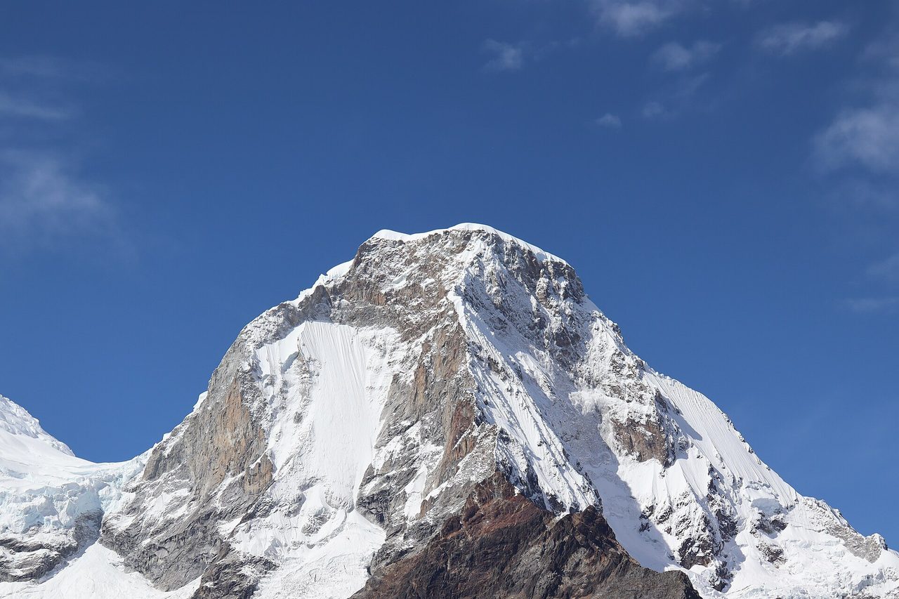 The glaciated summit of Huascarán Norte in the Cordillera Blanca, seen from the road to Portachuelo