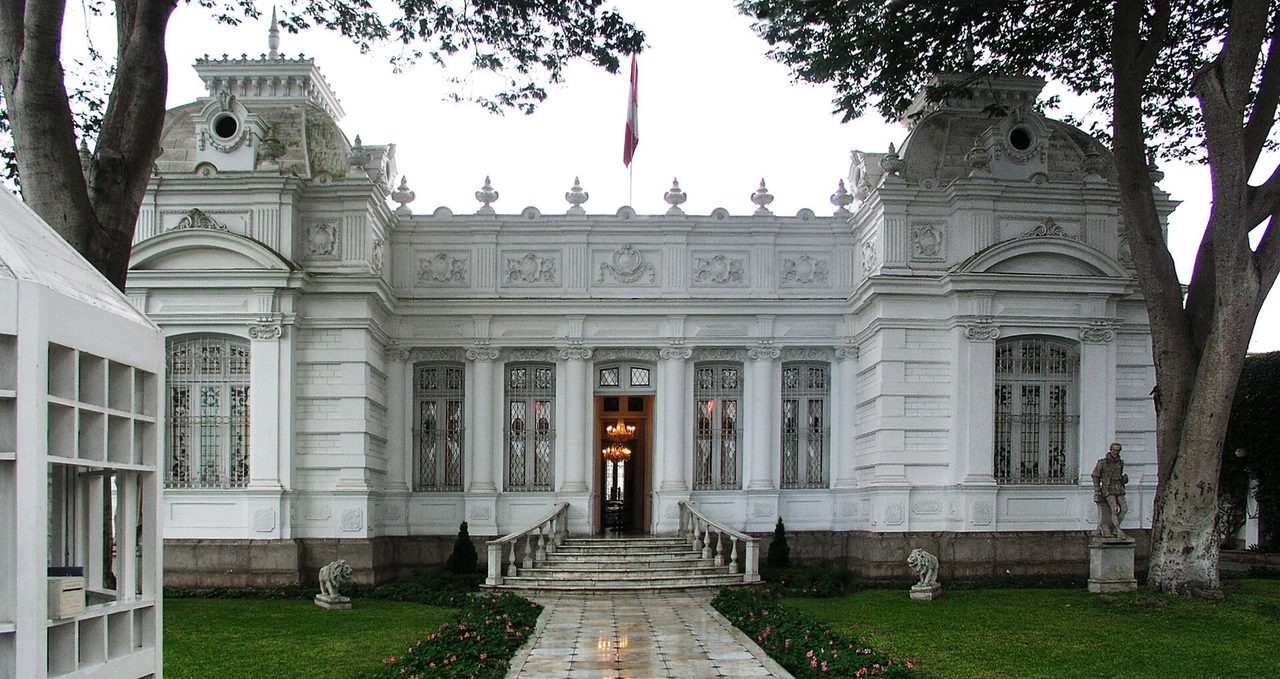 The white Belle Epoque mansion on Avenida Pedro de Osma that houses the Museo Pedro de Osma, seen from its front lawn