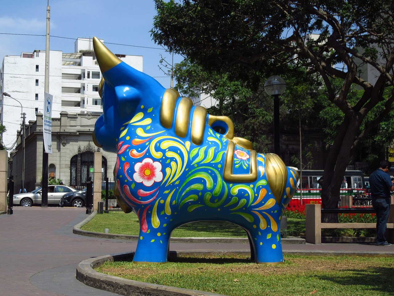 A large painted blue Torito de Pucara sculpture on the grass in Parque Kennedy, Miraflores