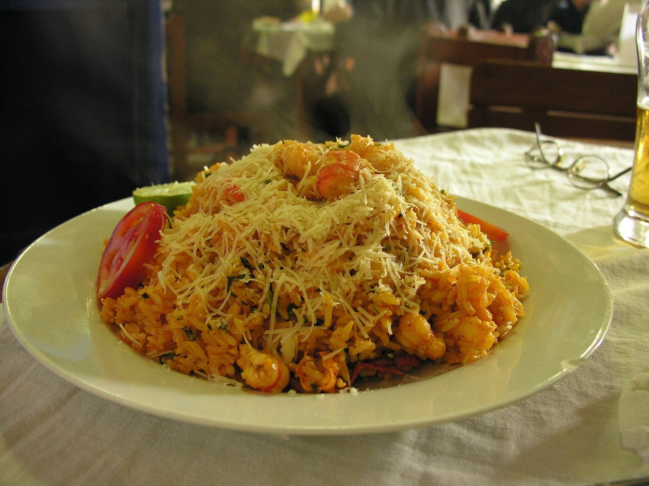 A plate of arroz con camarones served at a Peruvian restaurant, the kind of main course that runs S/35 to S/60